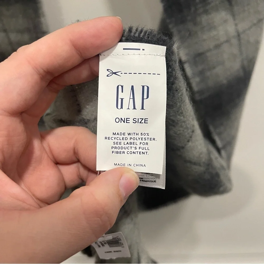 Gap Men’s Recycled Cozy Fringe Scarf Grey Plaid